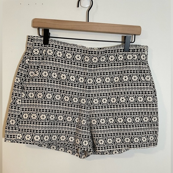 Gap Womens Shorts Black White Textured Floral Easter High Rise Side Zipper Sz 10 - Picture 1 of 8